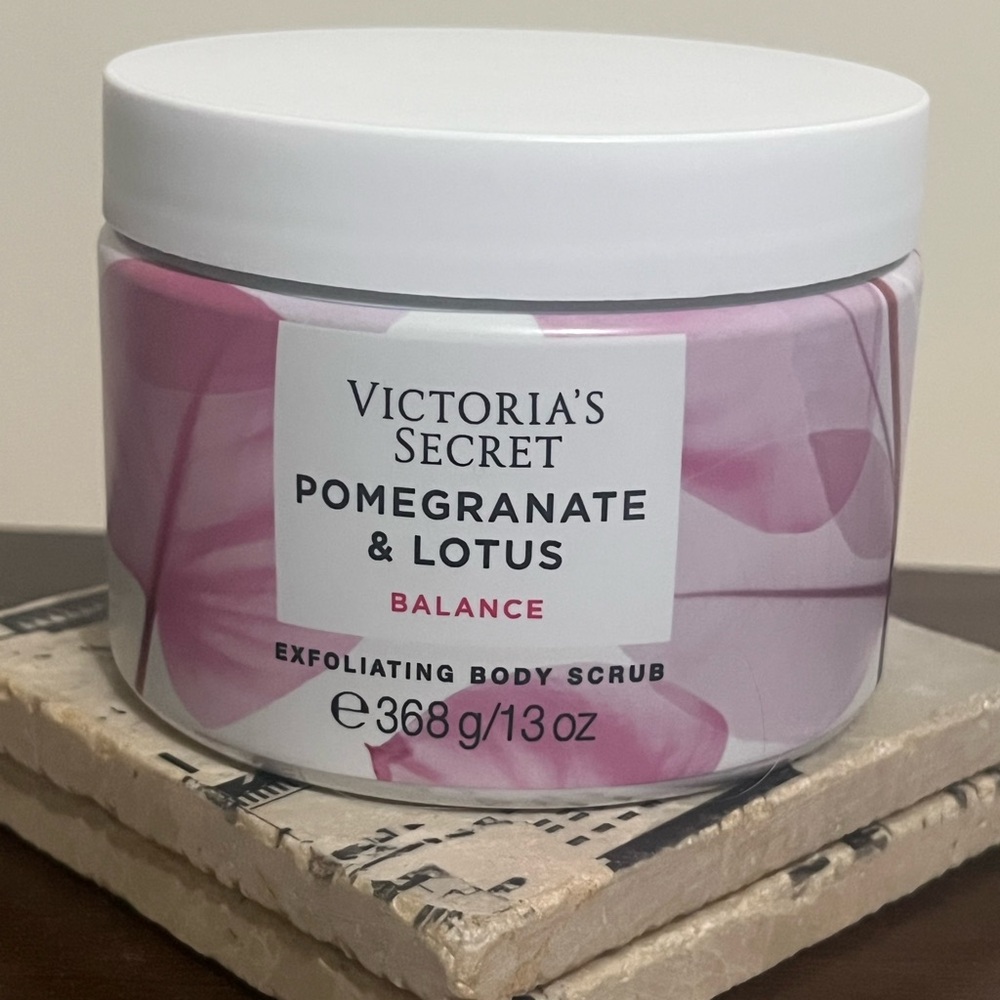 Victoria's Secret Pomegranate & Lotus Exfoliating Scrub - New and sealed.